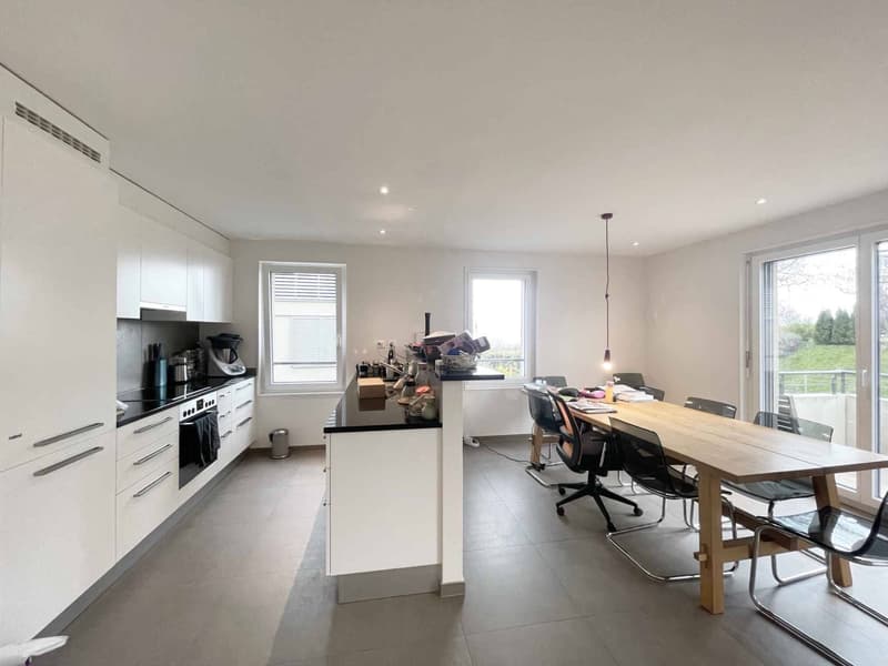 Appartamento 4.5 locali di alta qualità a Lonay, calmo, balcone e vista sul lago (5)