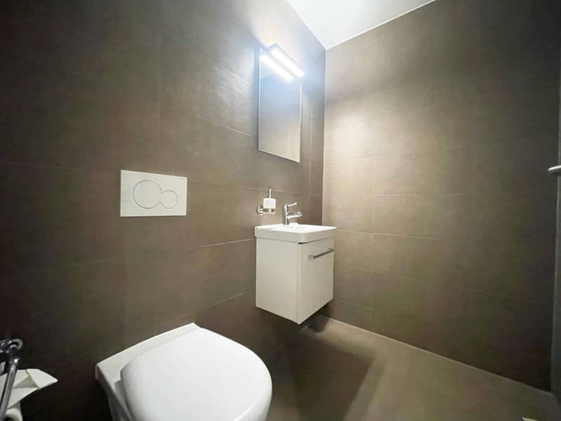 Appartamento 4.5 locali di alta qualità a Lonay, calmo, balcone e vista sul lago (8)