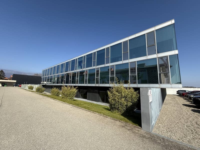 300m2 office, divisible, in Terre Sainte (1)