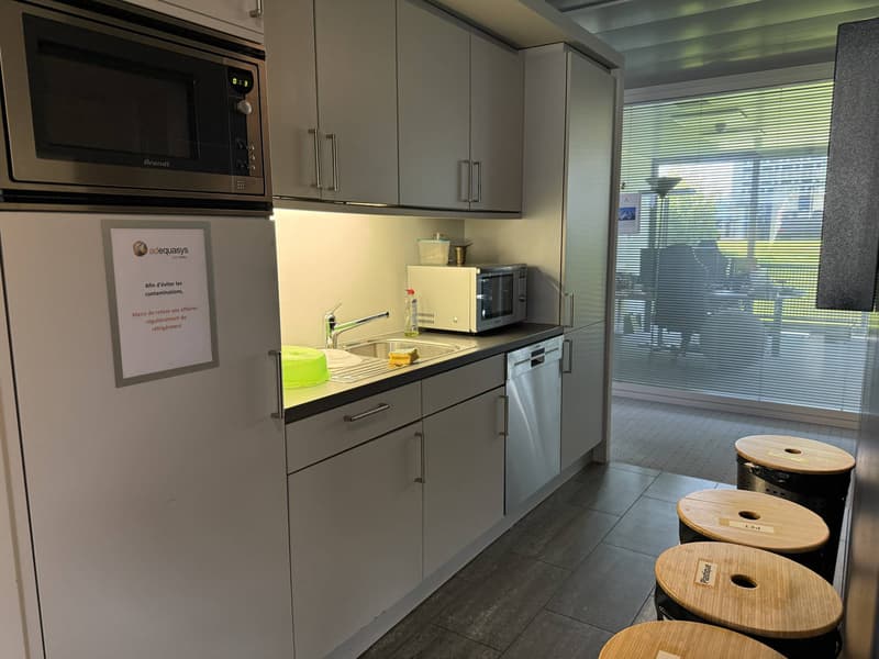 300m2 office, divisible, in Terre Sainte (8)