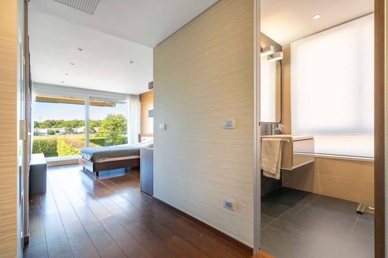 Luxurious property with pool and panoramic view of the lake (11)