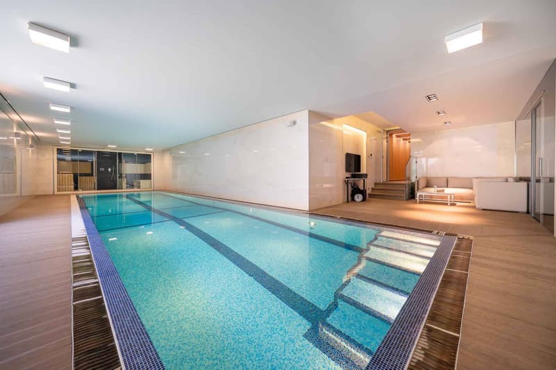 Luxurious property with pool and panoramic view of the lake (12)