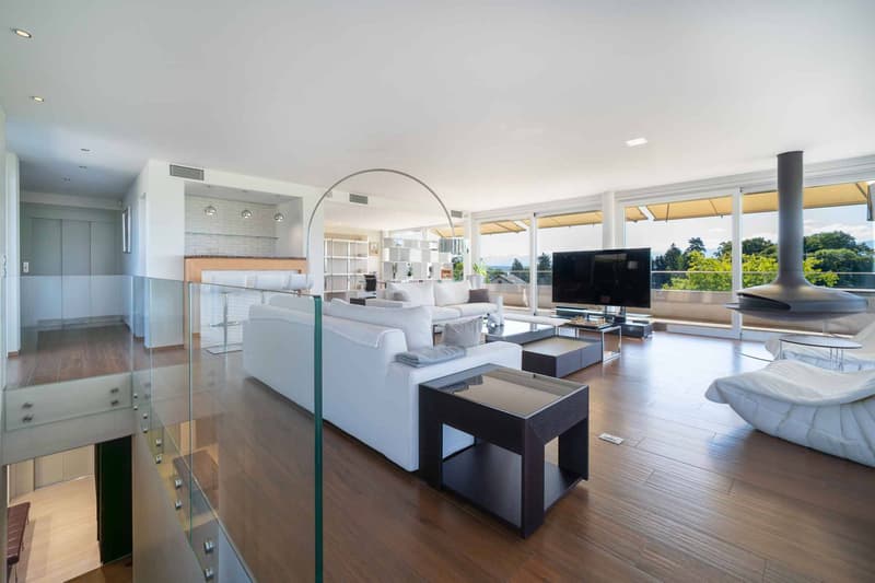 Luxurious property with pool and panoramic view of the lake (3)