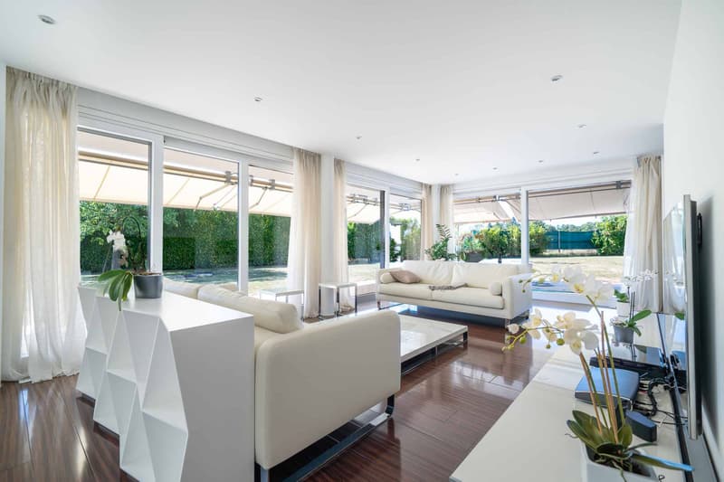Luxurious property with pool and panoramic view of the lake (6)