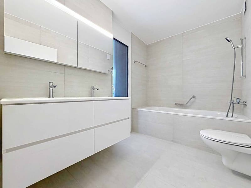 Lussuoso appartamento di 4.5 locali con balcone coperto (7)