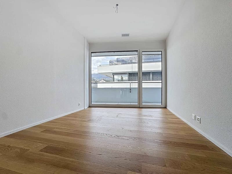 Appartamento nuovo di 4.5 locali con balcone coperto (4)