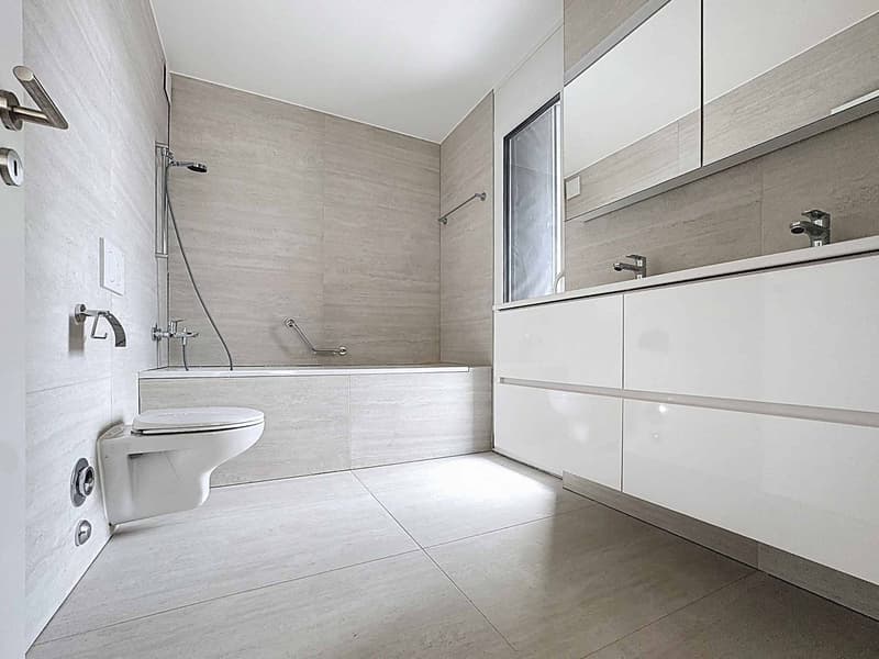 Appartamento nuovo di 4.5 locali con balcone coperto (6)