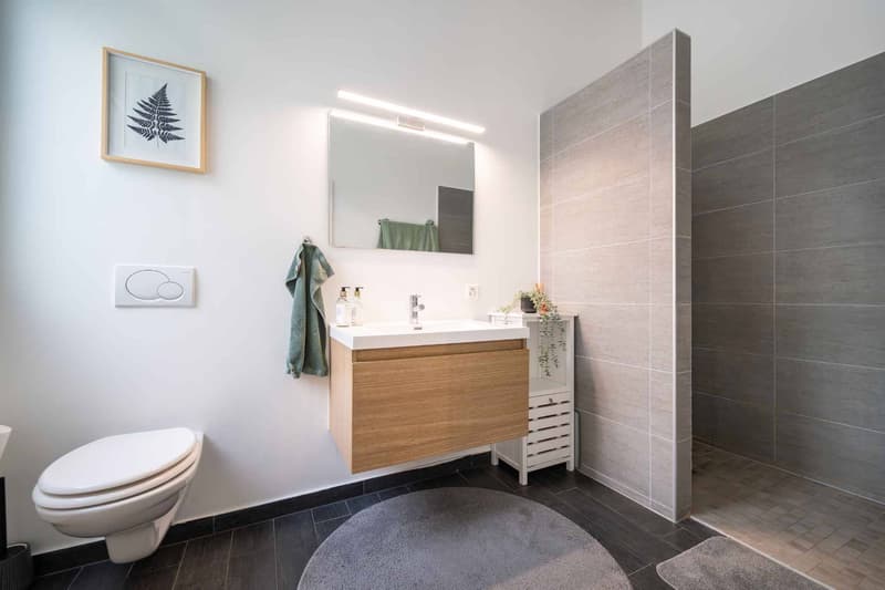 Villa moderne de 5.5 pièces avec 2 balcons, 2 terrasses et jardin (9)