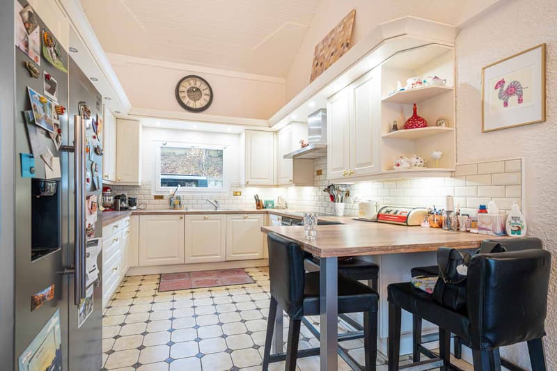 Villa with 8 rooms, independent apartment and outdoor pool (3)