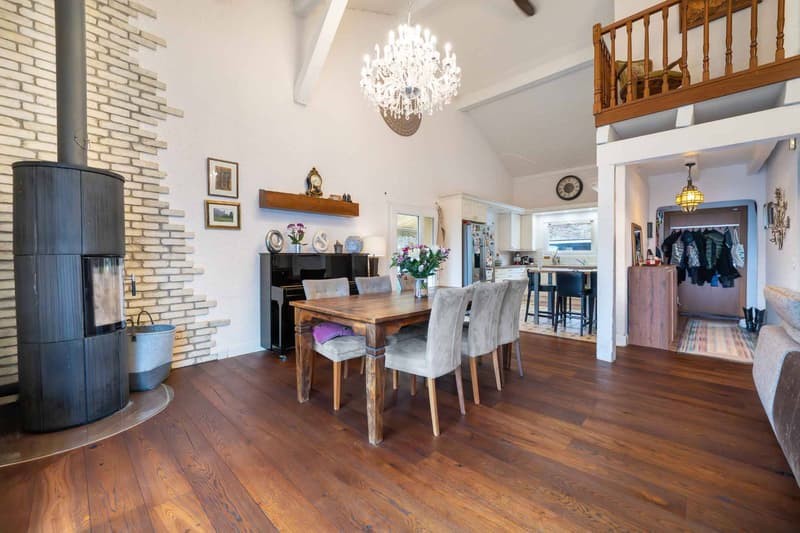 Villa with 8 rooms, independent apartment and outdoor pool (2)