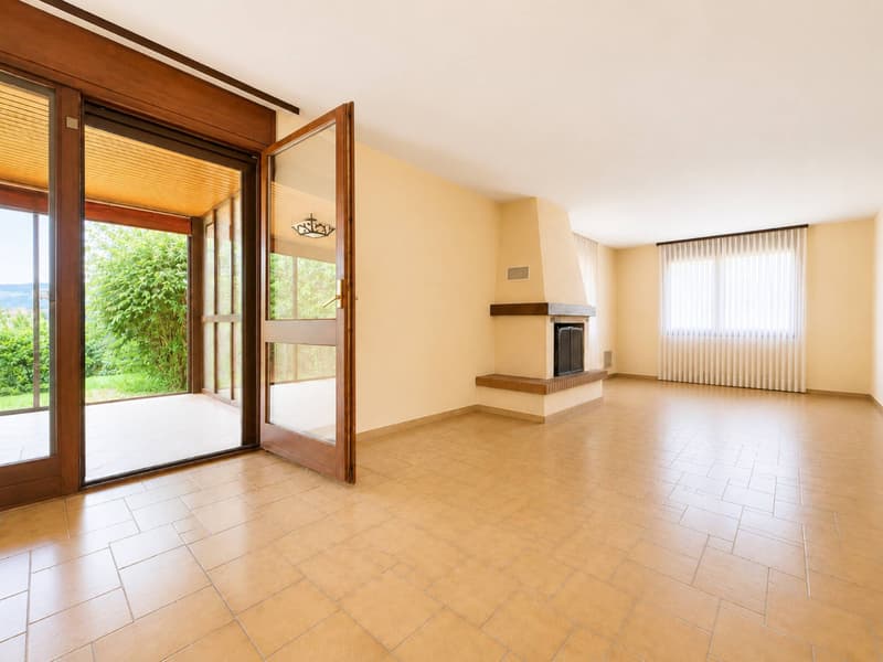 Villa with 6.5 rooms and independent studio (3)