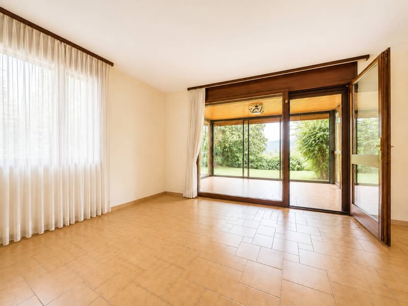 Villa with 6.5 rooms and independent studio (4)
