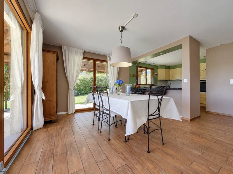 Villa familiale avec vaste jardin plat, vue sur les Alpes et environnement privilégié (3)