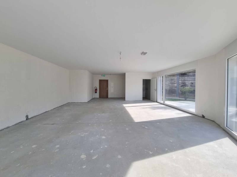 Spacious and bright new commercial space of 114 m2 (6)