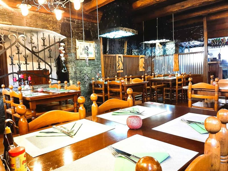 A historic restaurant! A soul! 530 m² (5)
