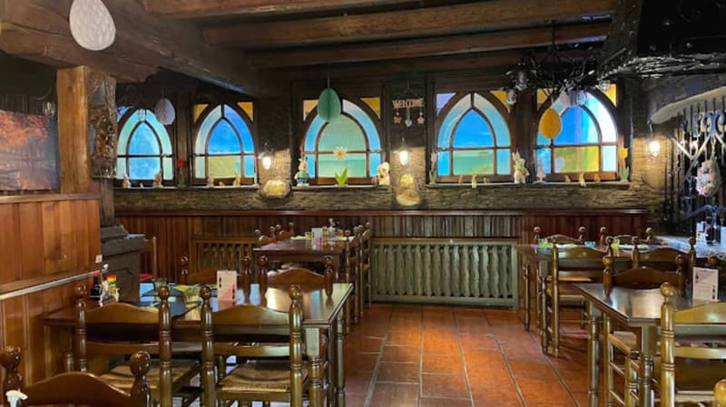 A historic restaurant! A soul! 530 m² (4)