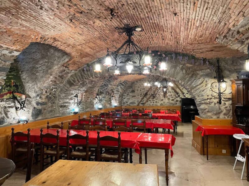 A historic restaurant! A soul! 530 m² (2)
