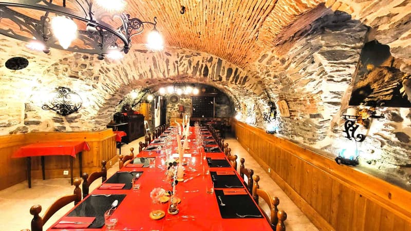 A historic restaurant! A soul! 530 m² (6)