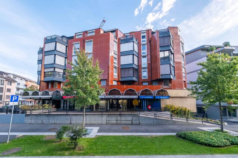 Local commercial avec dépôt et parking - Plein centre-ville (10)