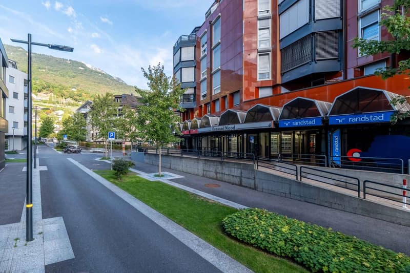 Local commercial avec dépôt et parking - Plein centre-ville (9)