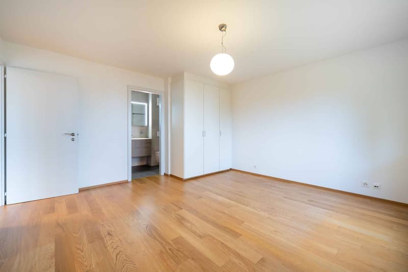 Superbes 5,5 Zimmer, 133 m2, magnifiziert renoviert mit großem Balkon (8)