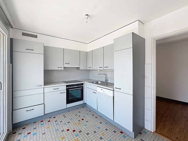 Helles 3.5-Zimmer-Wohnung mit 77.5 m2 + großem Balkon 17.5 m2 (5)