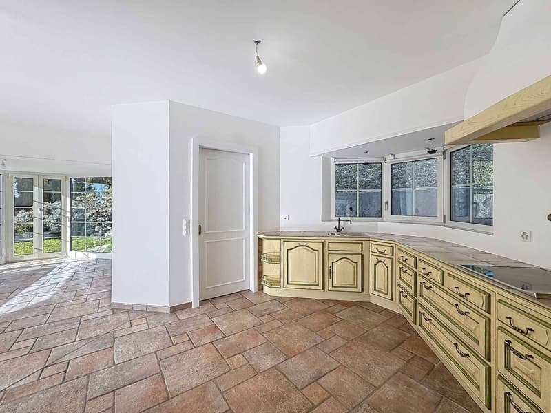 4,5 Zimmer auf 147 m2 mit großer Terrasse und privatem Garten (7)