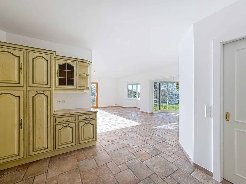 4,5 Zimmer auf 147 m2 mit großer Terrasse und privatem Garten (9)