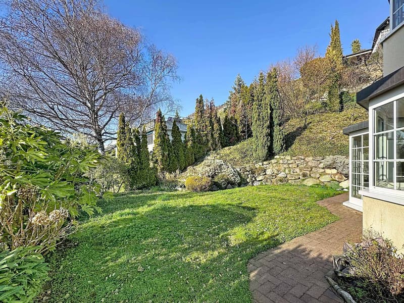 4,5 Zimmer auf 147 m2 mit großer Terrasse und privatem Garten (8)