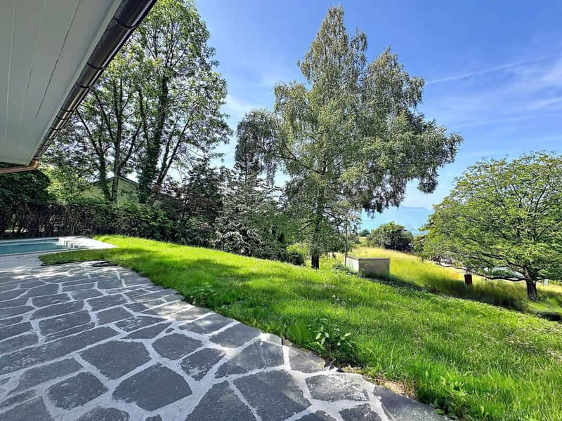 Very beautiful individual villa completely renovated with 6.5 rooms - Residential area (2)