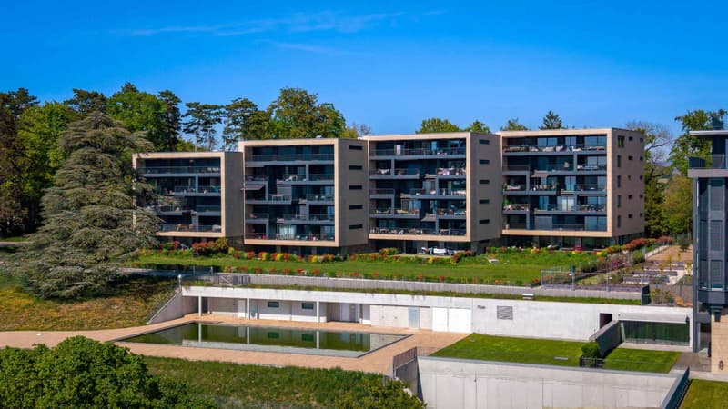 Véritable petit bijou de 2.5 p avec grand balcon et vue époustouflante sur le Lac (13)
