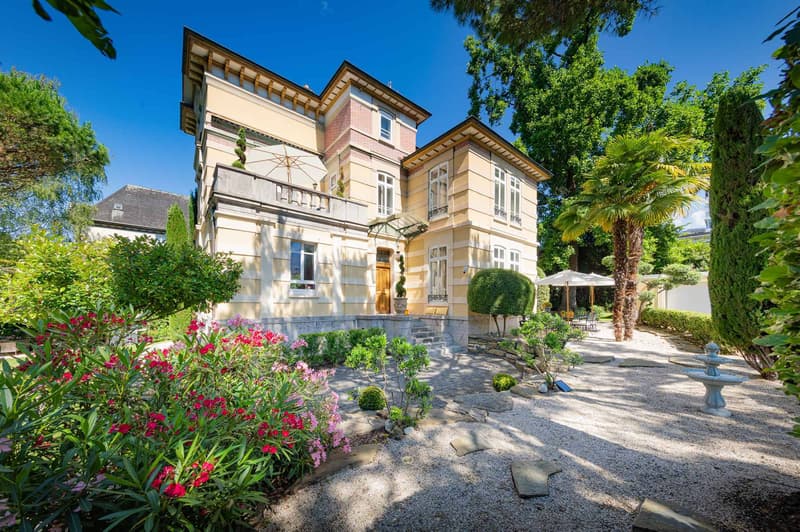 Propriété de prestige à deux pas du lac (1)