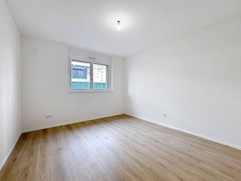 TRES GRAND 3.5 PCES NEUF DE 81 m2 (10)