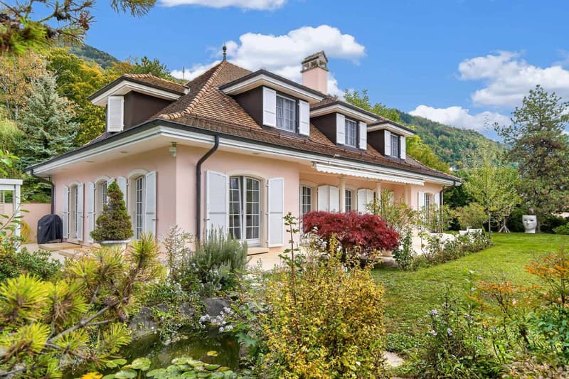 Elégante Propriété de 6.5 pièces avec grand jardin plat arboré (1)