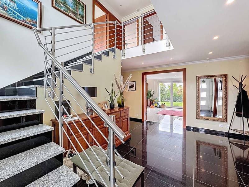 Elegant contemporary villa of 7.5 rooms (4)