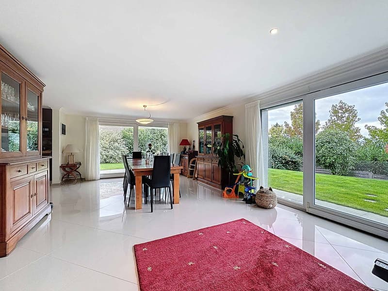 Elegant contemporary villa of 7.5 rooms (3)