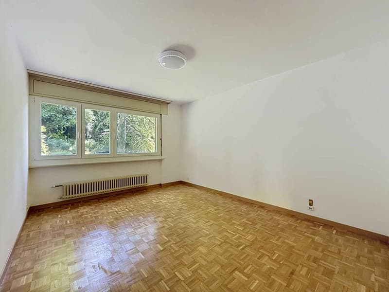 Beautiful cross apartment with 4.5 rooms, terrace and garden (7)