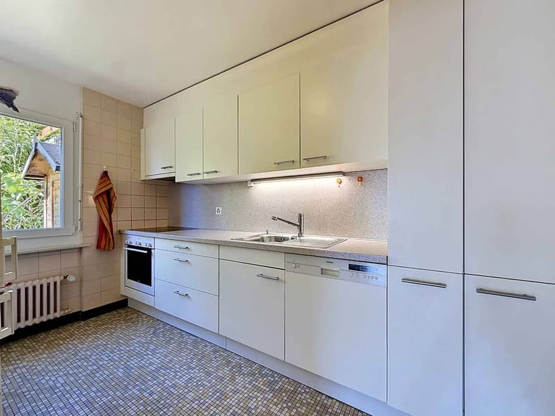 Beautiful cross apartment with 4.5 rooms, terrace and garden (4)