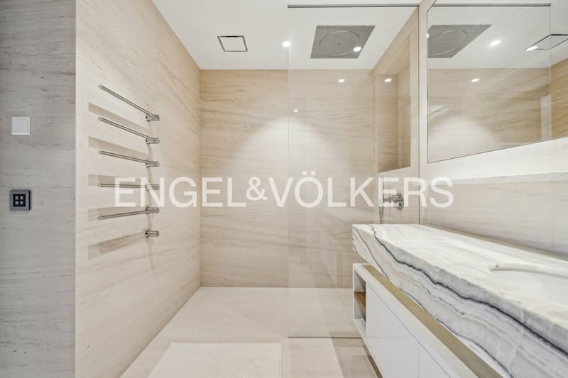 Luxury villa with panoramic view of the lake (11)