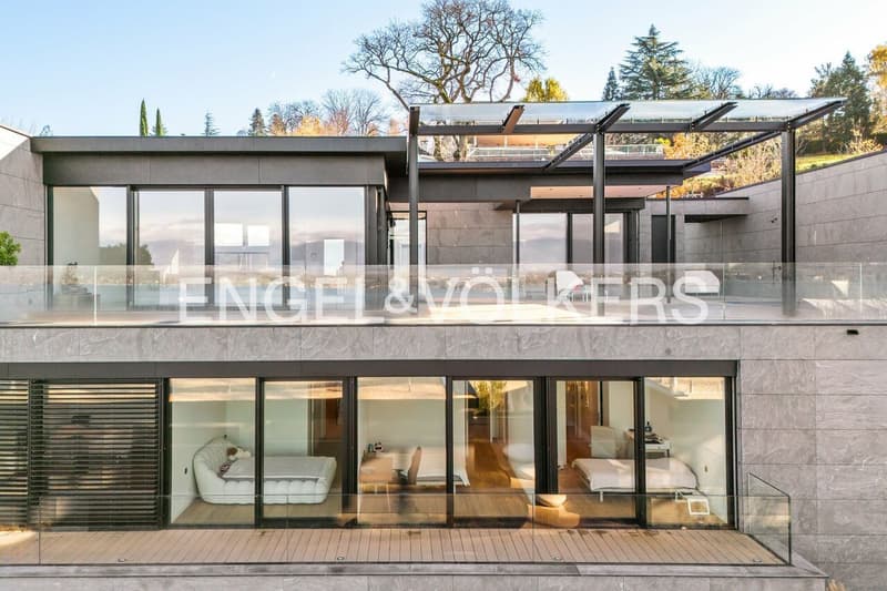 Luxury villa with panoramic view of the lake (8)