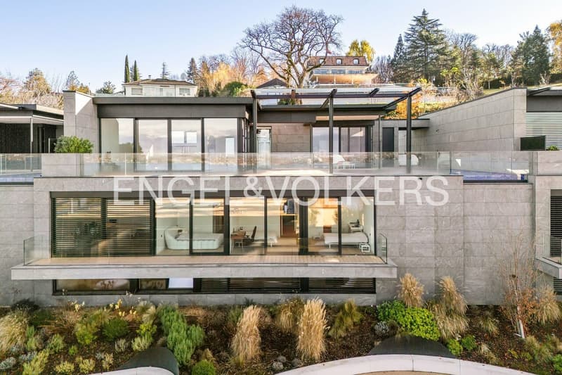 Luxury villa with panoramic view of the lake (5)
