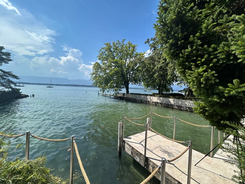 Villa d'eccezione a picco sull'acqua (2)