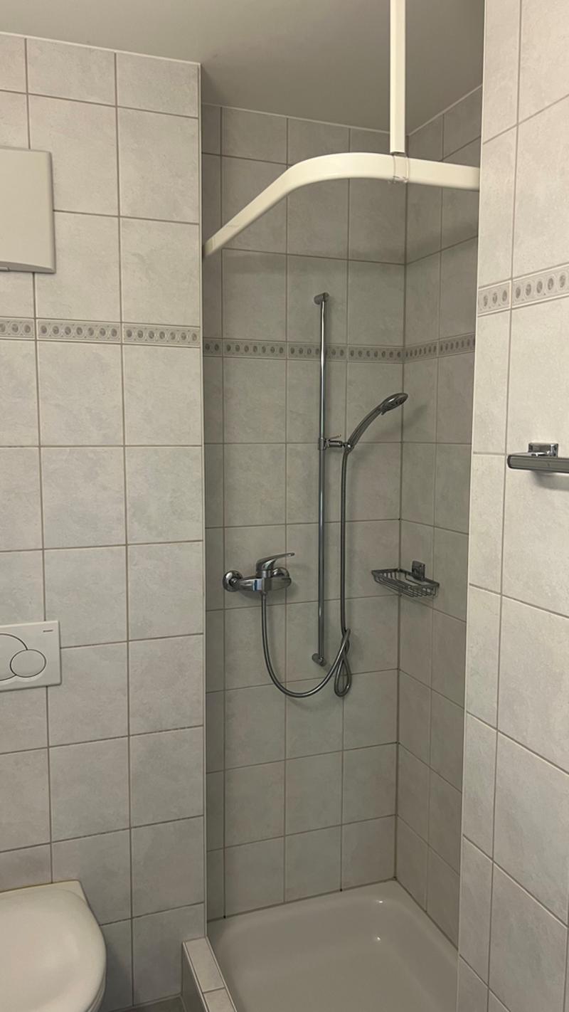 Bad_mit_Dusche.jpg