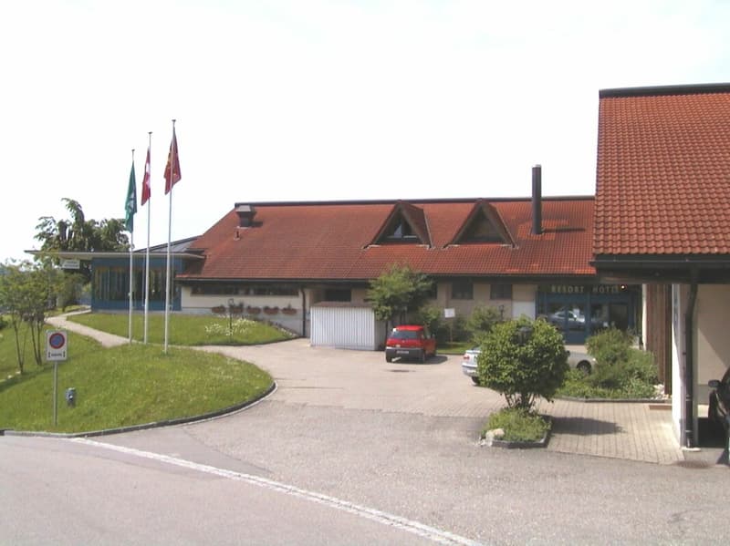 Ex centro sportivo con potenziale per nuovo utilizzo! (11)