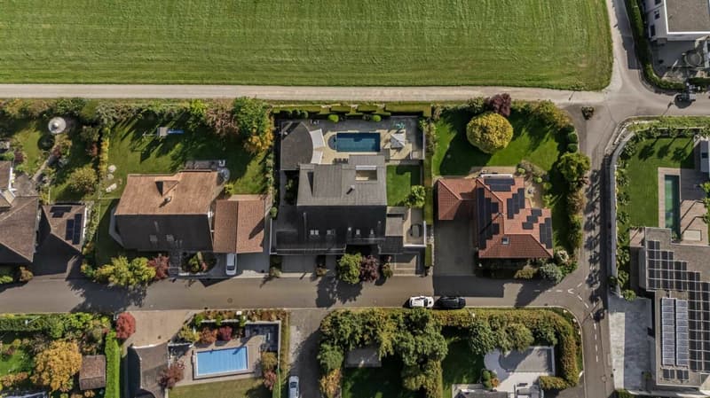 Villa di campagna esclusiva con giardino spazioso situata in una posizione soleggiata direttamente nella zona agricola (5)
