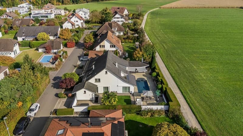 Villa di campagna esclusiva con giardino spazioso situata in una posizione soleggiata direttamente nella zona agricola (8)