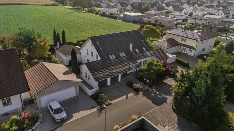 Villa di campagna esclusiva con giardino spazioso situata in una posizione soleggiata direttamente nella zona agricola (4)