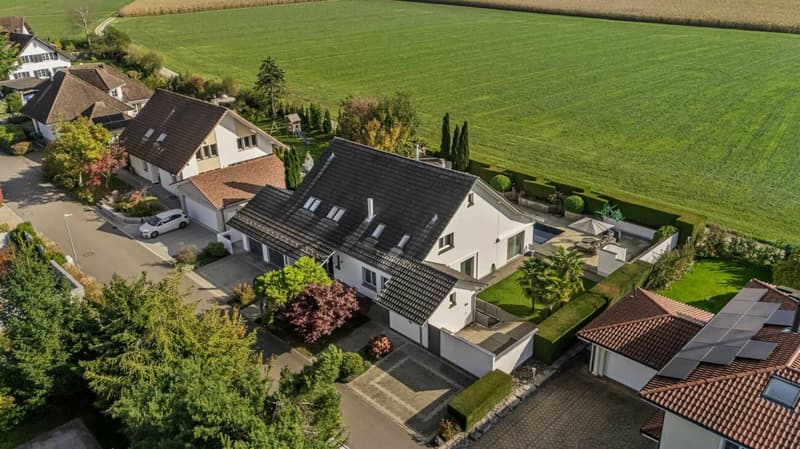 Villa di campagna esclusiva con giardino spazioso situata in una posizione soleggiata direttamente nella zona agricola (9)