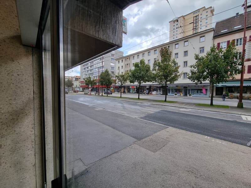 Magnificent commercial space in the city center opposite the post office (6)
