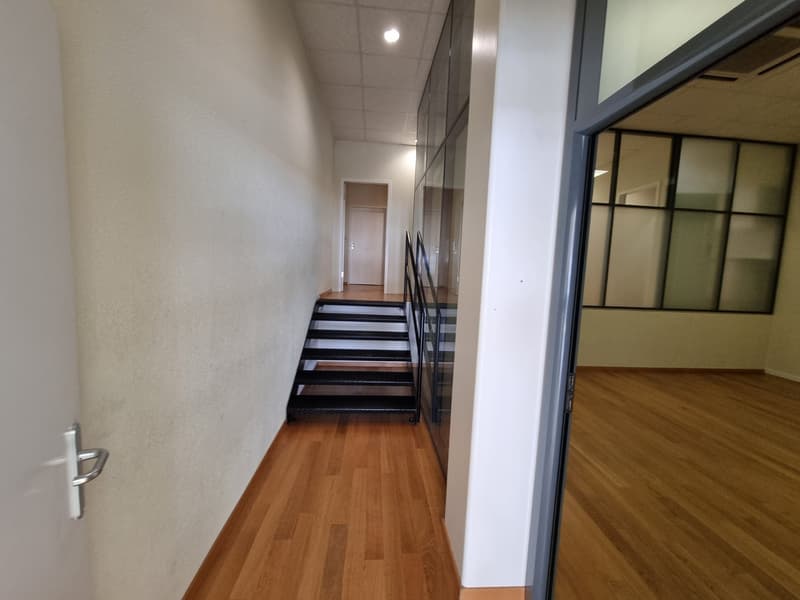 Magnificent commercial space in the city center opposite the post office (9)